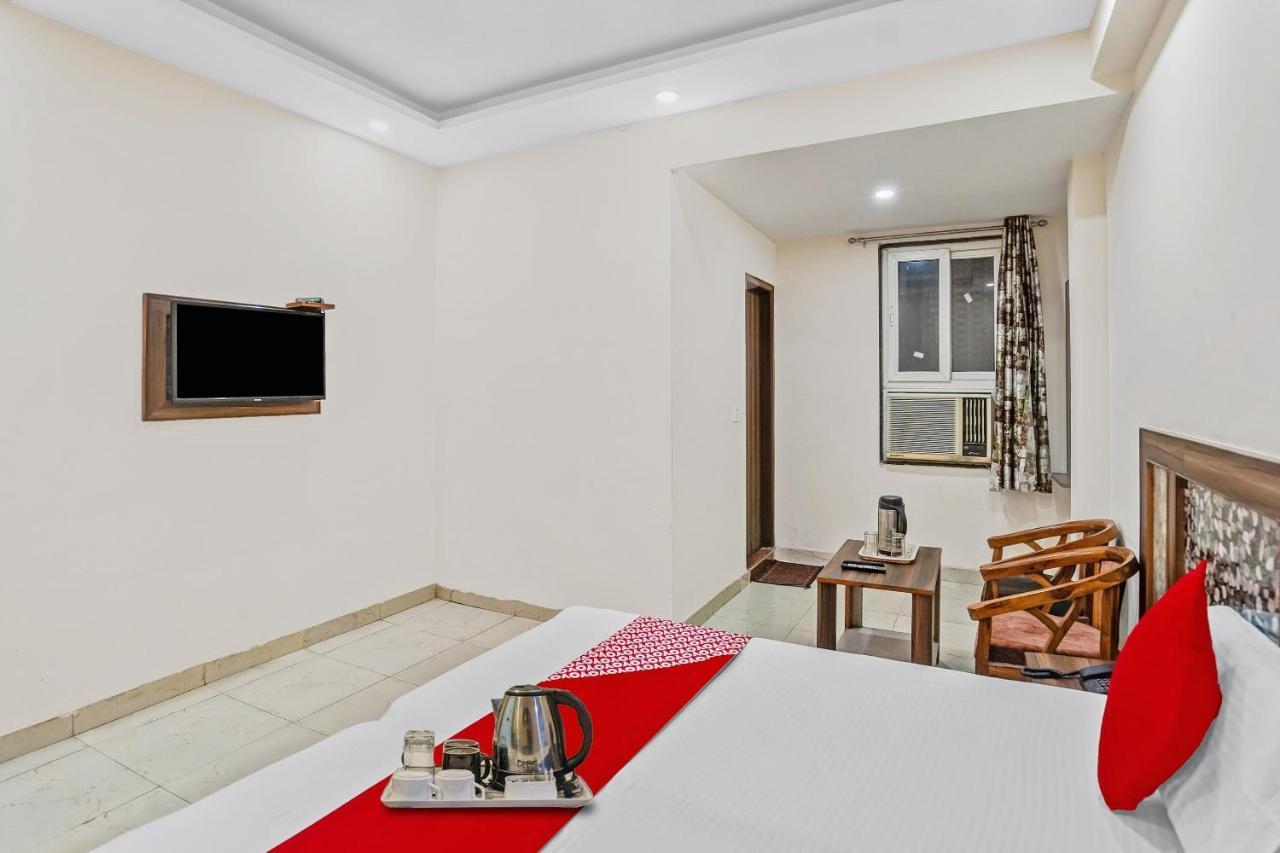 Oyo 88326 Hotel Cloud 9 New Delhi Luaran gambar